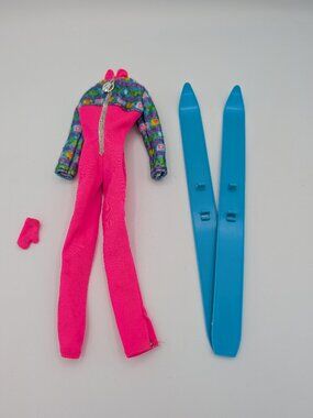 1990 Barbie Dress N Play Ski Set 7433 Pink Jumpsuit Outfit Blue Skis